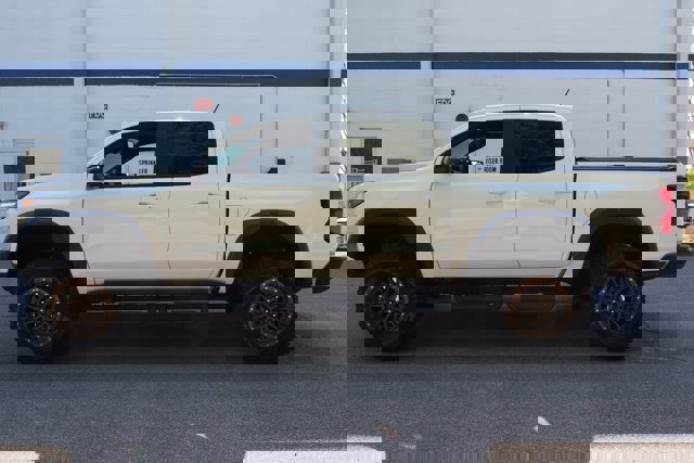 Used 2026 Chevrolet Colorado ZR2 w/ Technology Package image 2