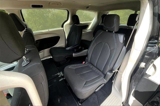 Used 2021 Chrysler Pacifica Touring image 26