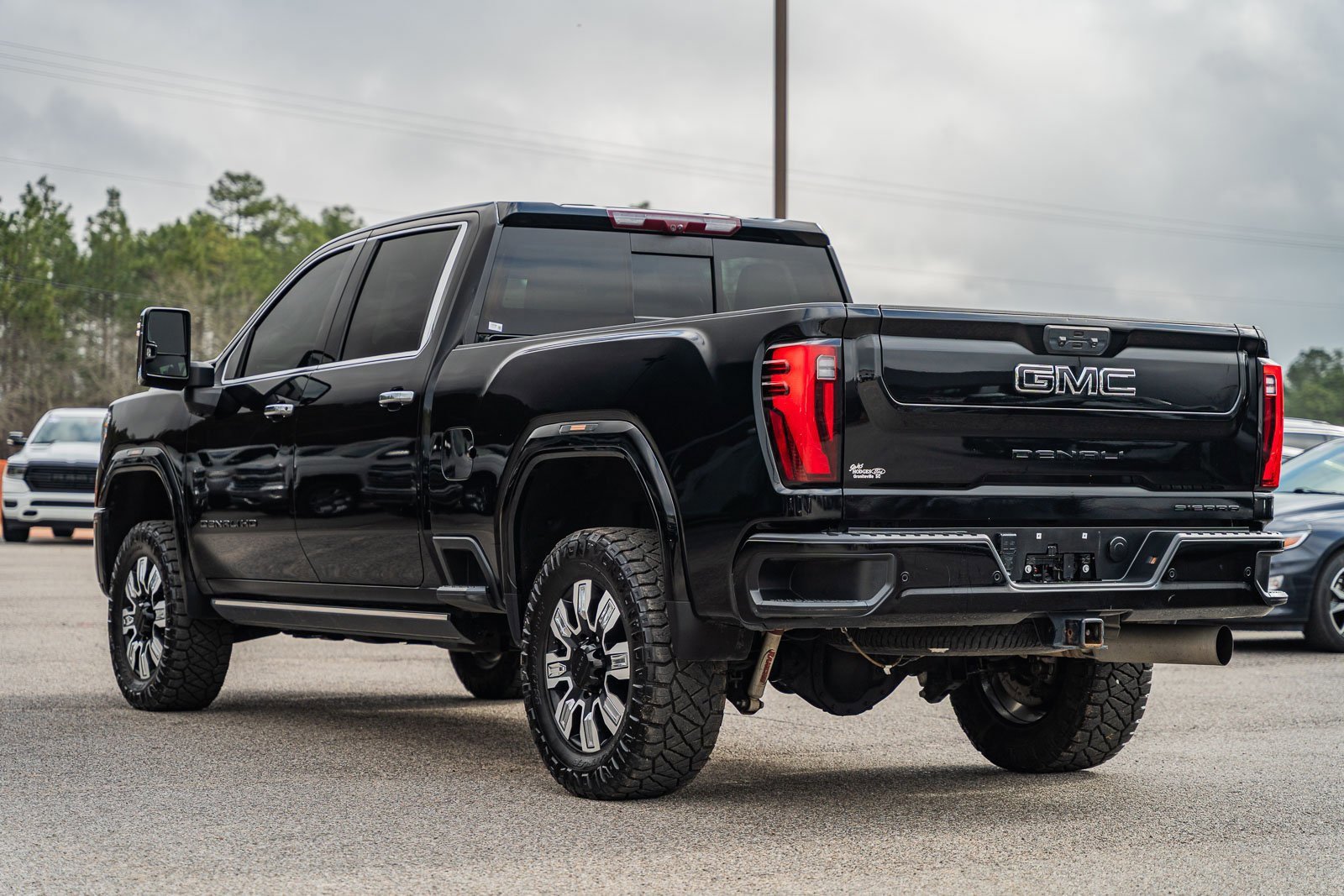 Used 2024 GMC Sierra 2500 Denali w/ Denali Reserve Package image 3