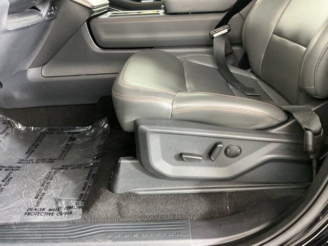Certified 2025 Ford Expedition Active AWD/4WD image 16