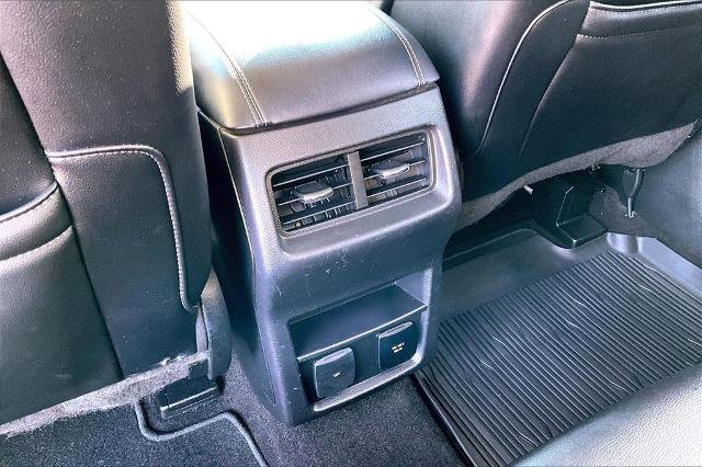 Certified 2019 Ford Edge Titanium w/ Cold Weather Package image 31