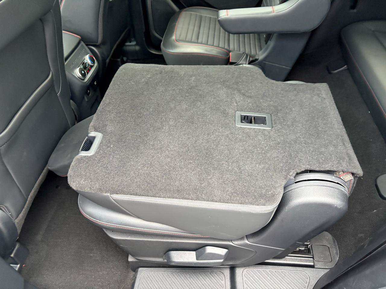 Certified 2025 Ford Explorer ST-Line w/ Premium Package AWD/4WD image 37
