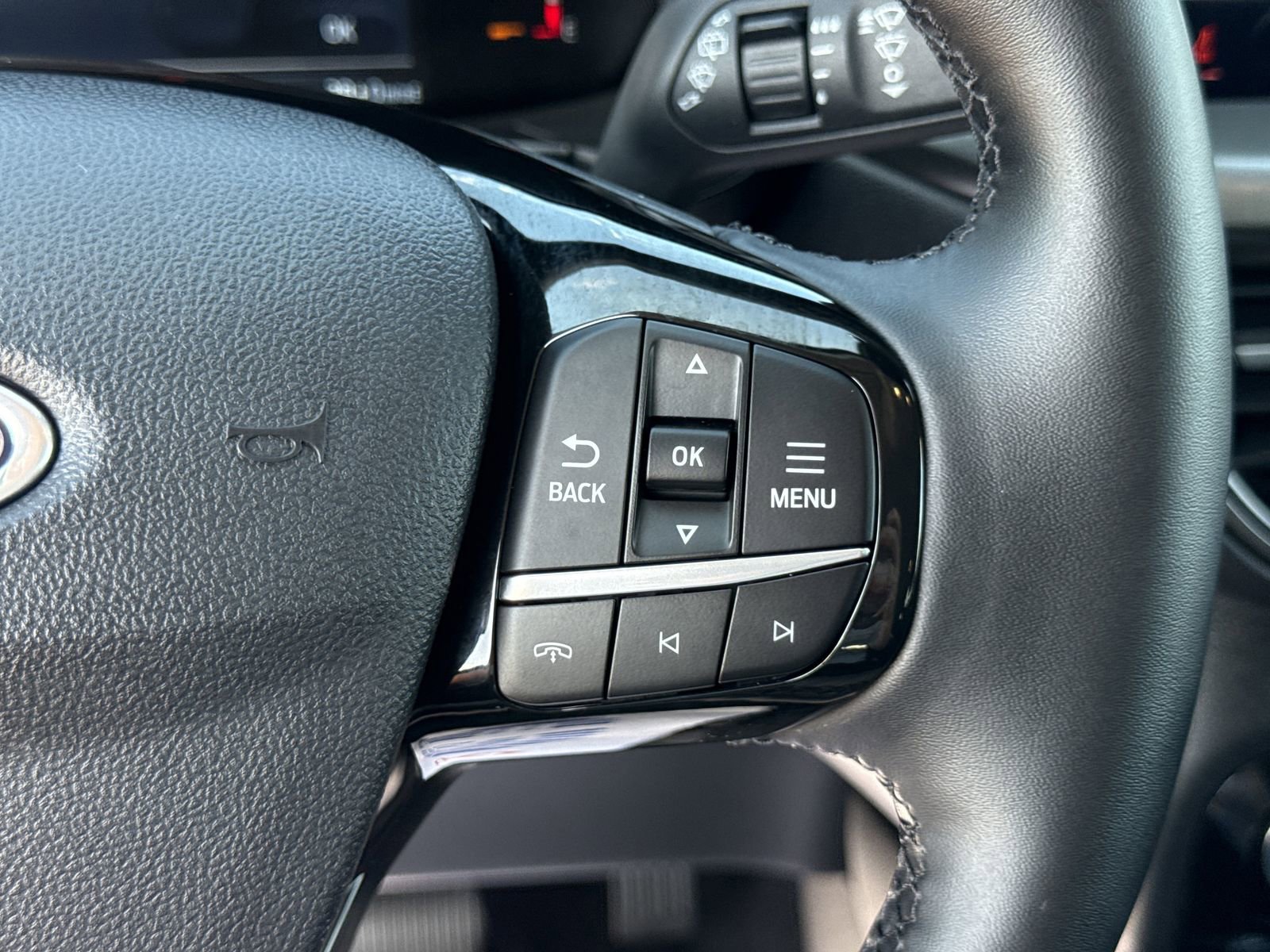 Certified 2025 Ford Escape SE image 28