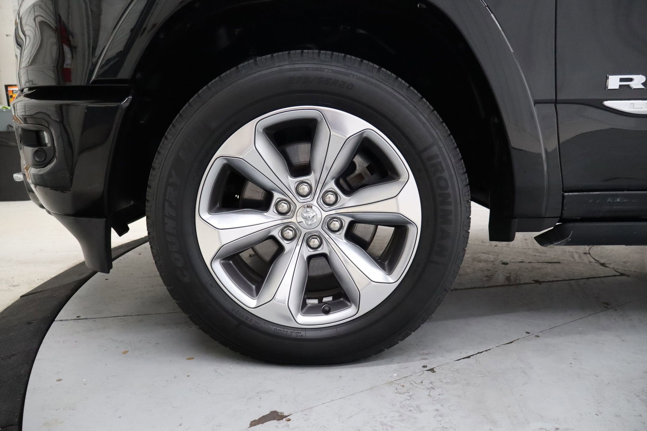 Used 2021 RAM 1500 Limited w/ Body Color Bumper Group image 16