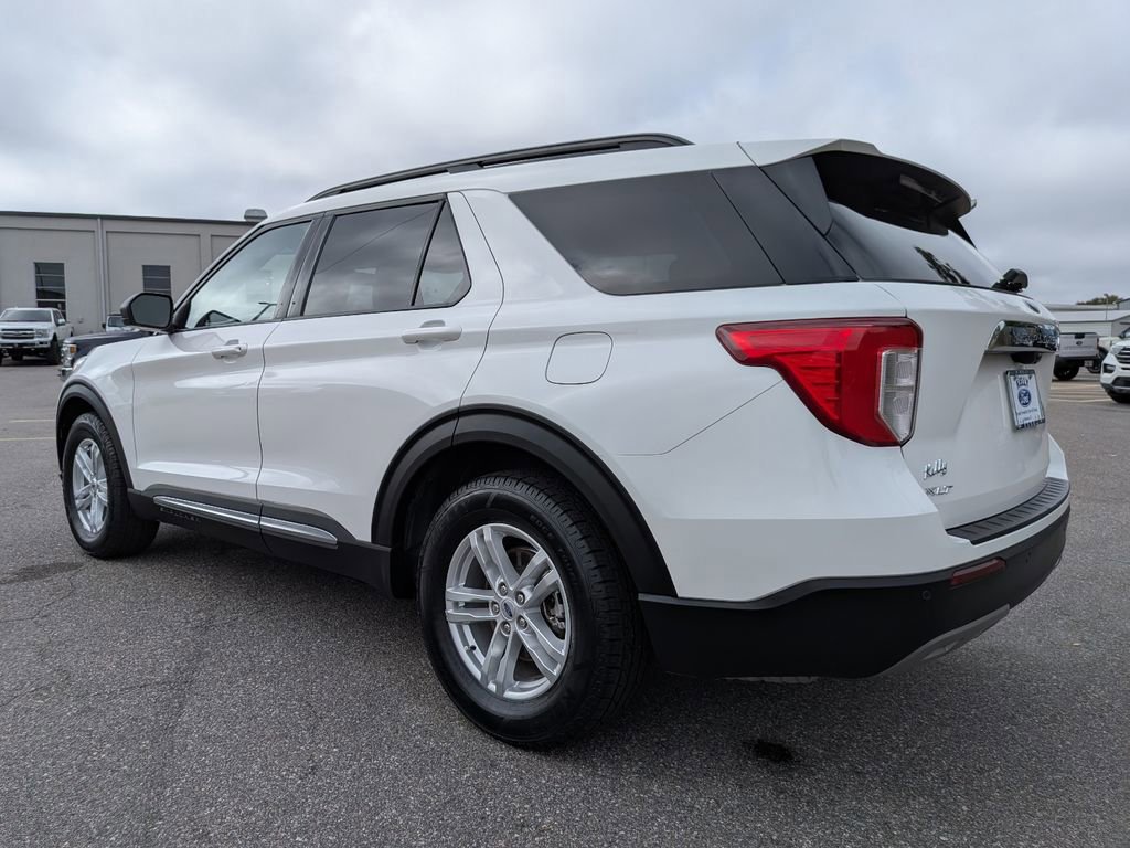 Certified 2022 Ford Explorer XLT w/ Equipment Group 202A image 4
