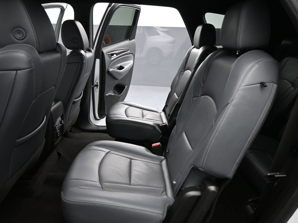 Used 2022 Buick Enclave Essence image 18