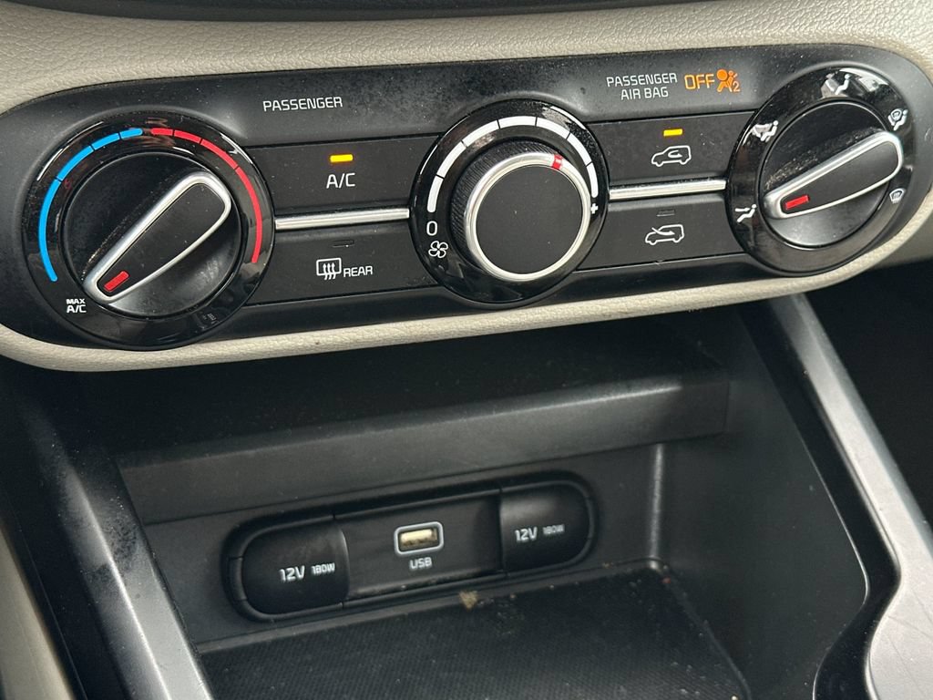 Used 2025 Kia Soul LX w/ LX Technology Package FWD image 19