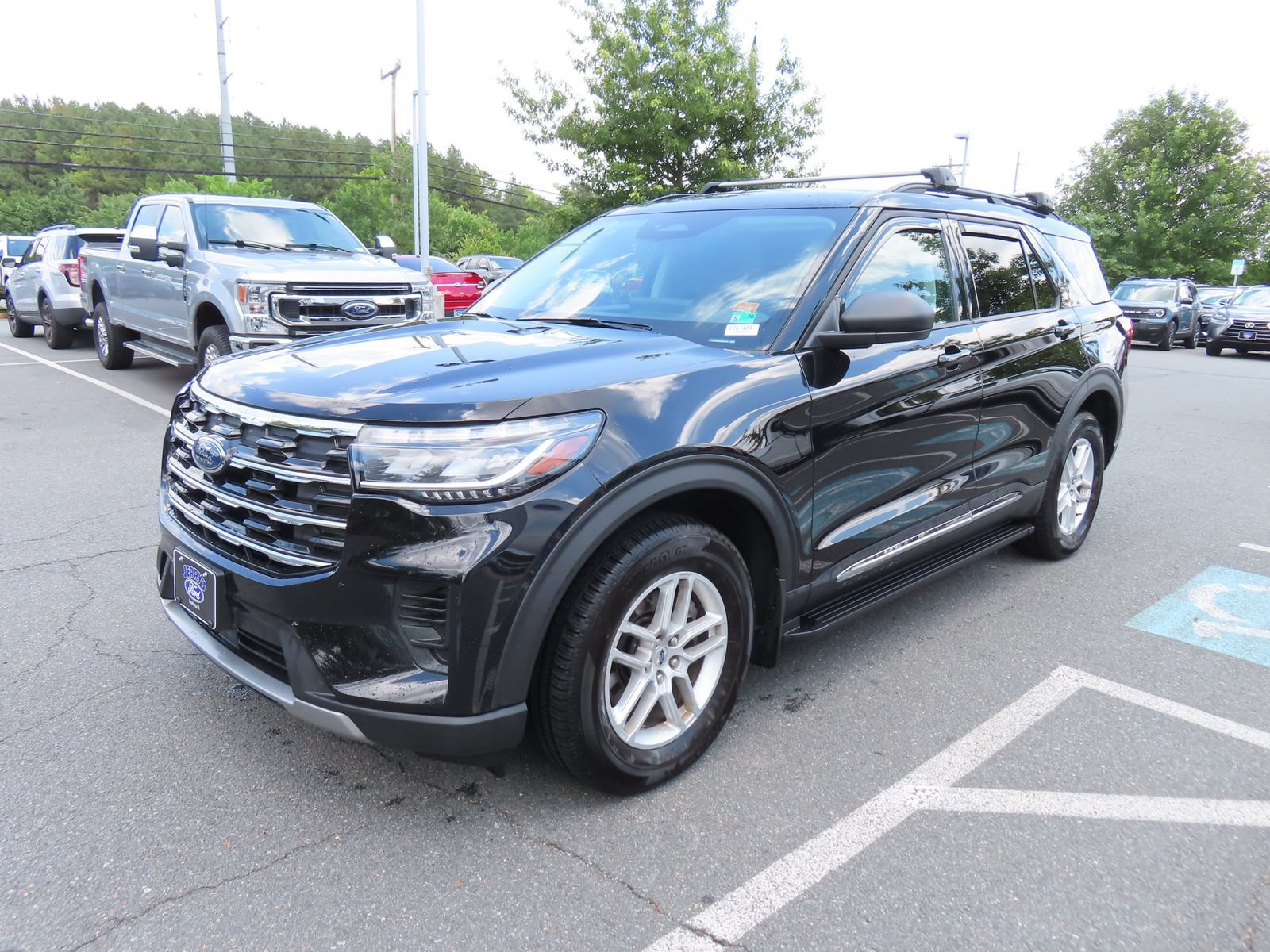 Certified 2025 Ford Explorer Active AWD/4WD image 3