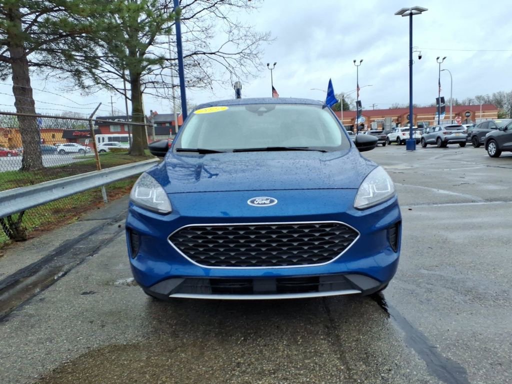 Certified 2022 Ford Escape SE image 2