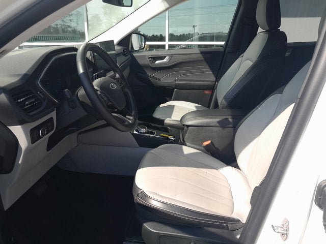 Certified 2025 Ford Escape Platinum w/ Premium Technology Package AWD/4WD image 11