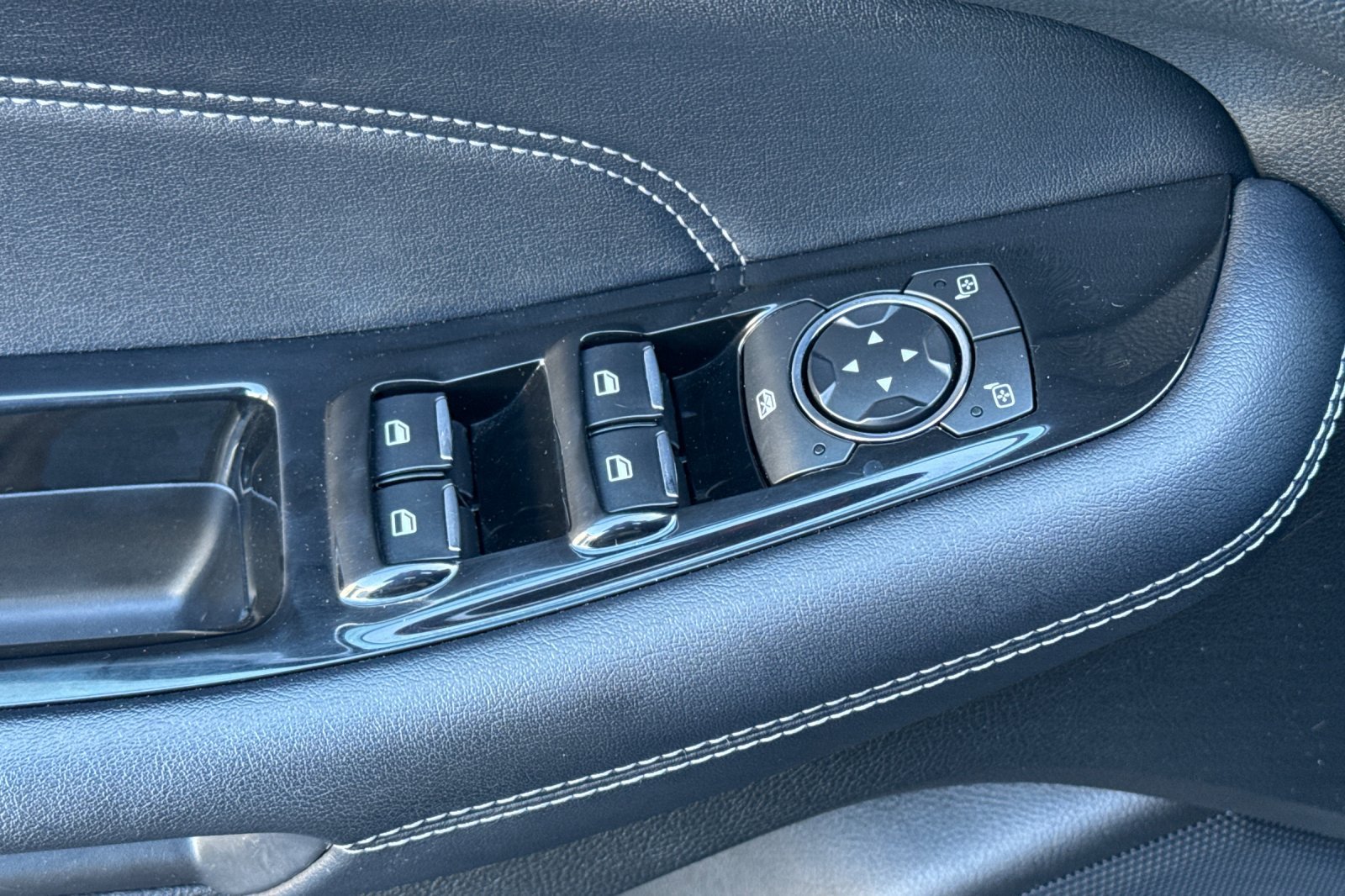 Certified 2018 Ford Edge Titanium w/ Technology Package FWD image 10