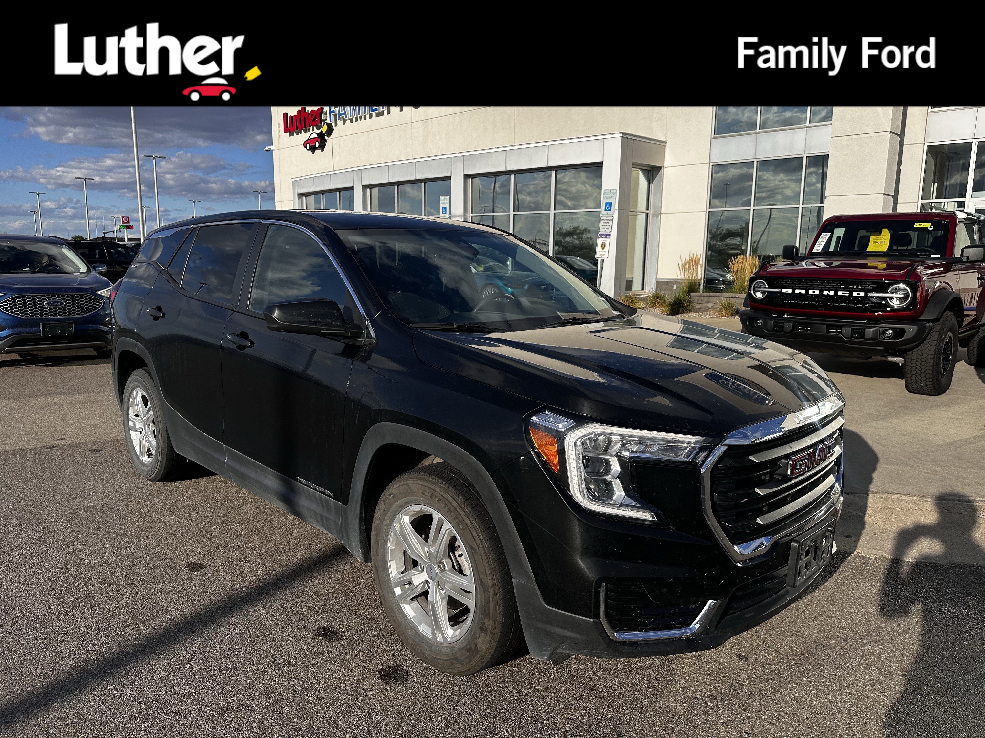 Used 2024 GMC Terrain SLE AWD/4WD image 1