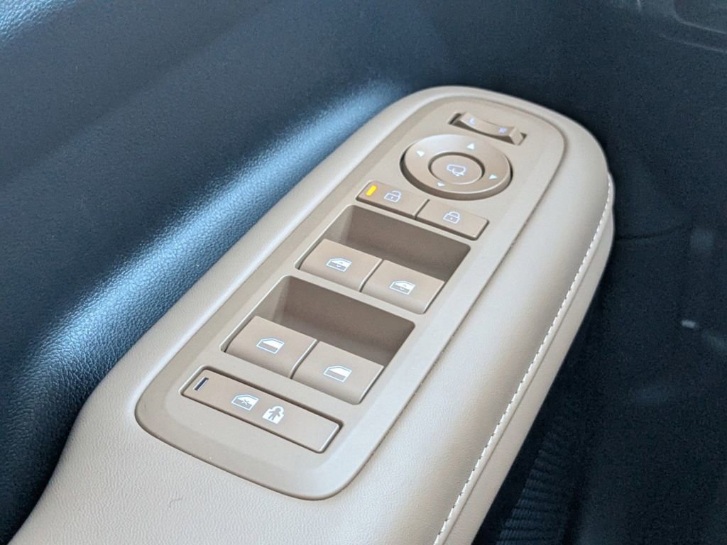 Used 2025 Hyundai Santa Fe Limited image 28