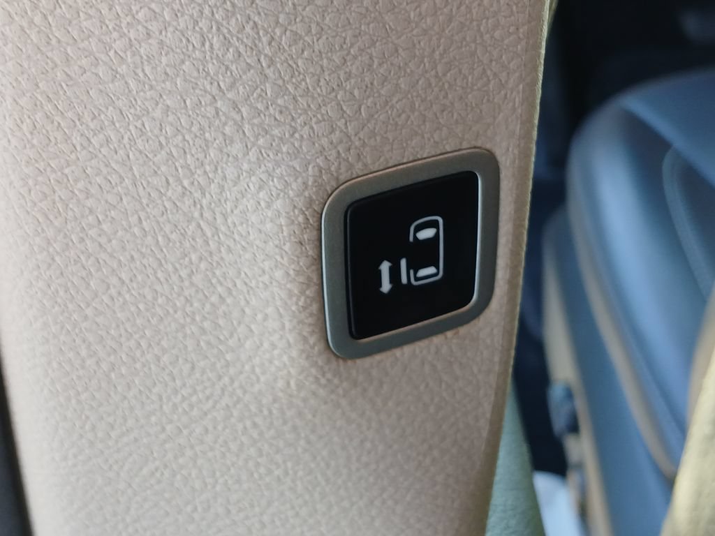Used 2024 Chrysler Pacifica Touring-L FWD image 25
