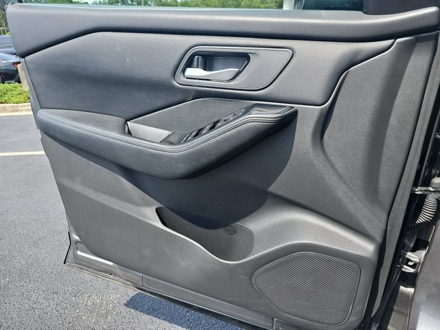 Used 2025 Nissan Rogue SV FWD image 31