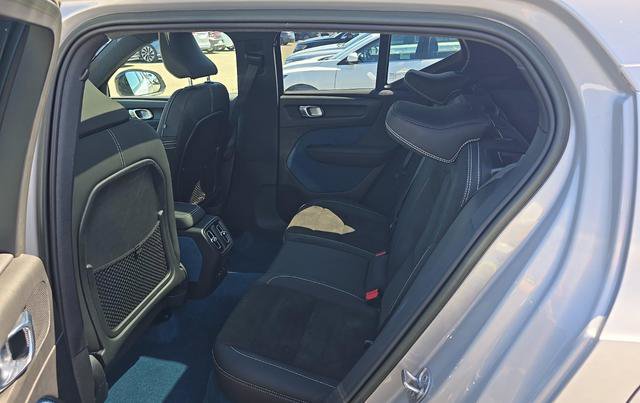 Used 2023 Volvo XC40 Recharge Ultimate AWD/4WD image 9