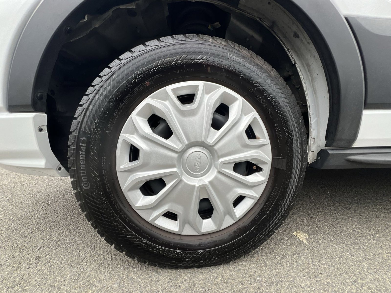 Certified 2025 Ford Transit 350 XLT RWD image 20