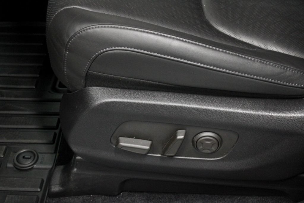 Used 2026 Kia Carnival EX FWD image 25