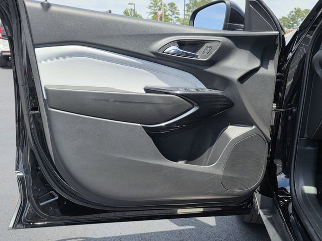 Used 2025 Chevrolet Trax LT FWD image 15