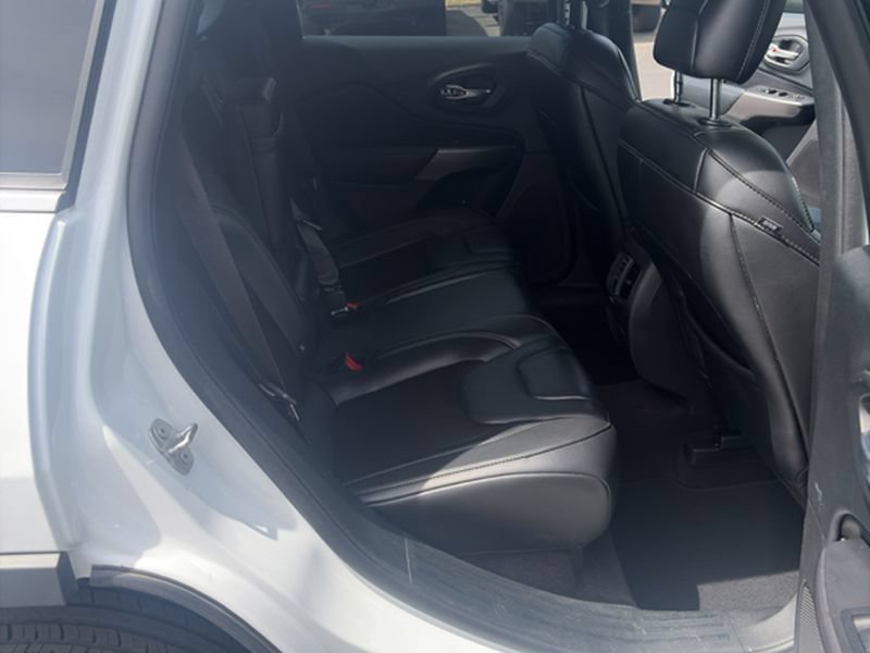 Used 2019 Jeep Cherokee Latitude Plus FWD image 22