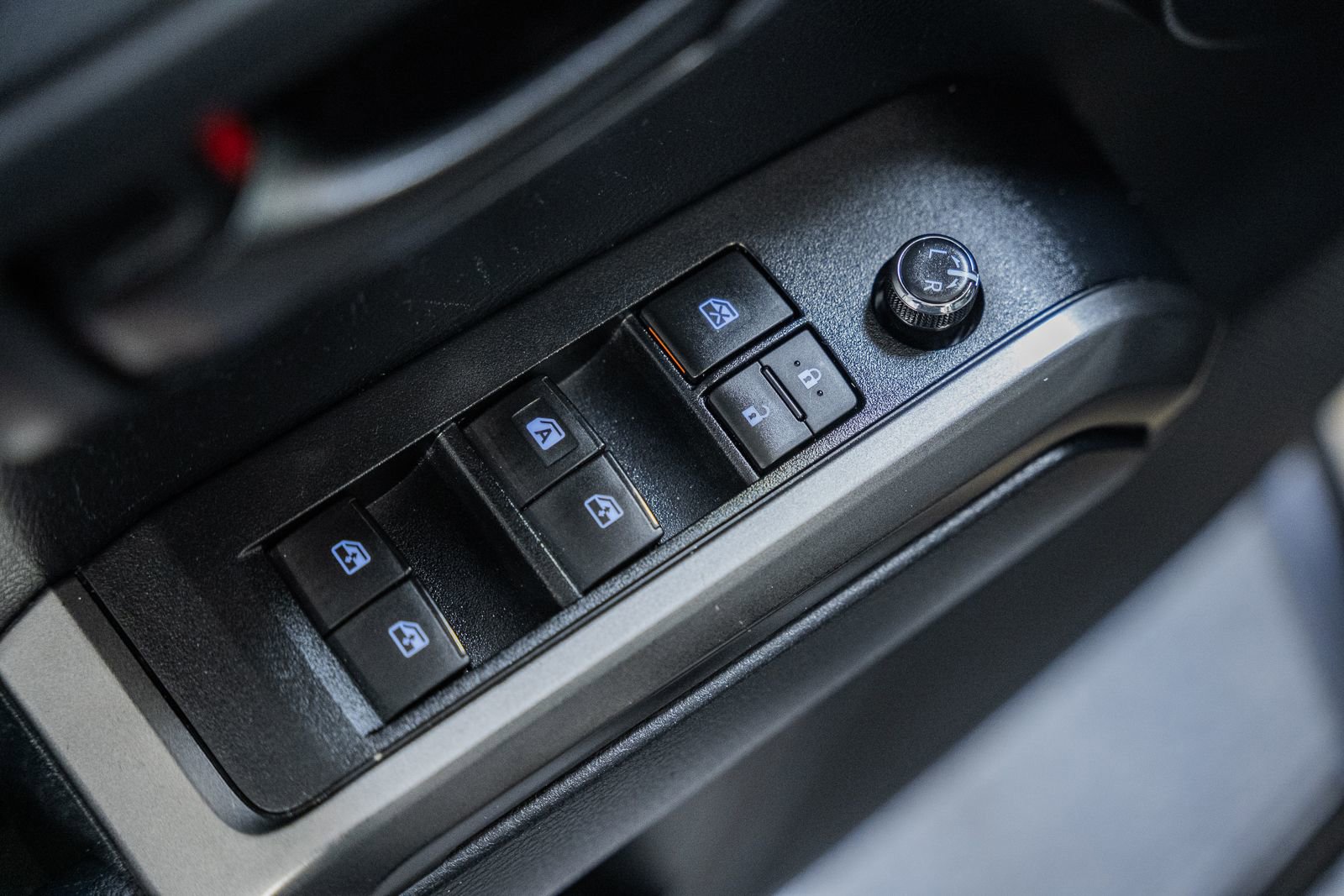 Used 2018 Toyota Tacoma SR5 AWD/4WD image 47