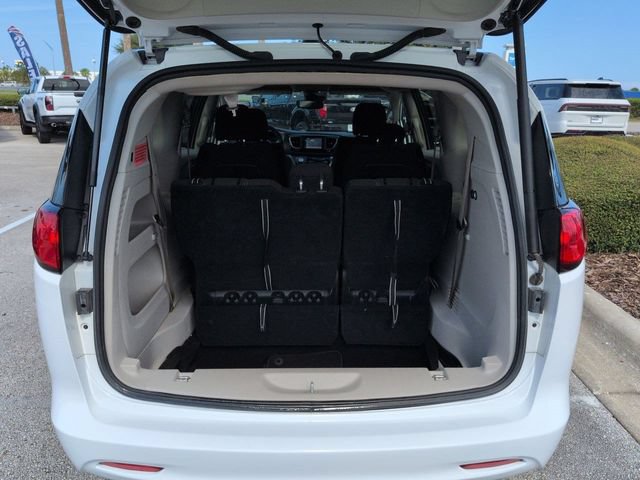 Used 2023 Chrysler Voyager LX FWD image 13