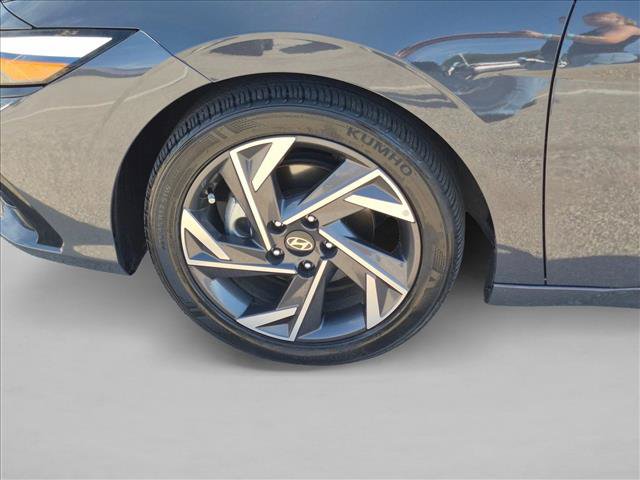 Used 2024 Hyundai Elantra Limited FWD image 27