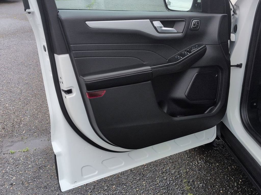 Certified 2023 Ford Escape Platinum AWD/4WD image 9