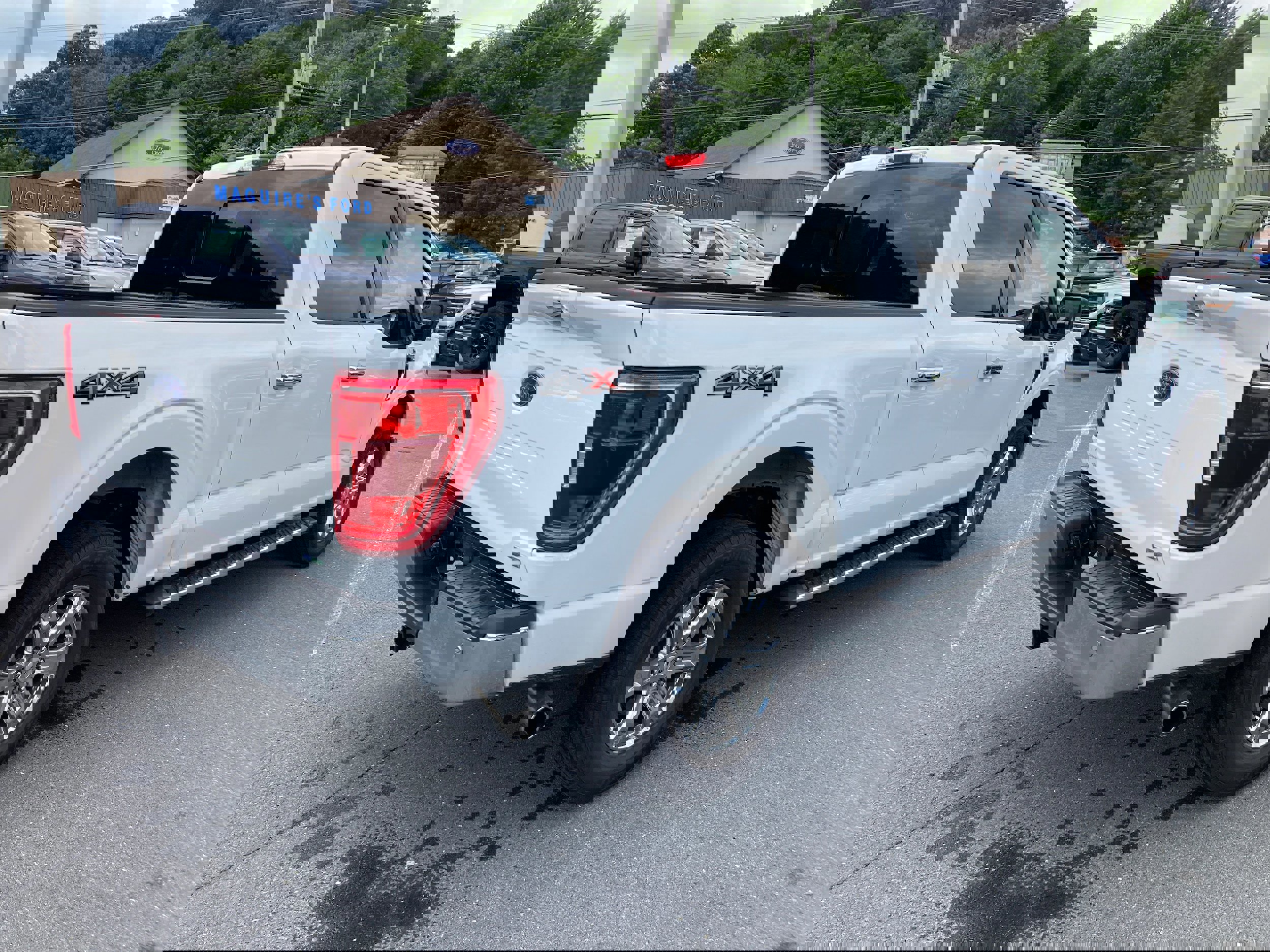 Certified 2022 Ford F150 XLT w/ Equipment Group 302A High image 5