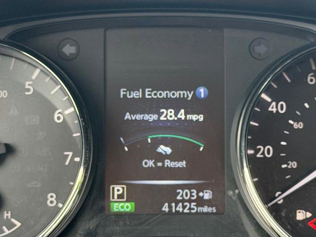 Used 2017 Nissan Rogue SV AWD/4WD image 14