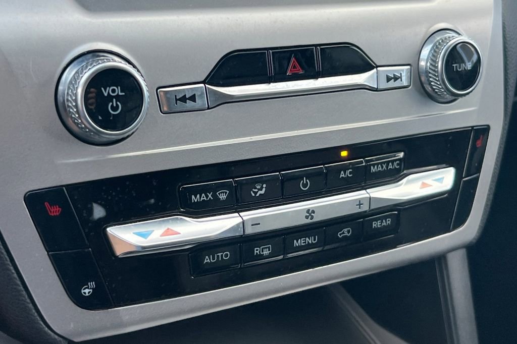 Certified 2022 Ford Explorer XLT w/ Equipment Group 202A image 23