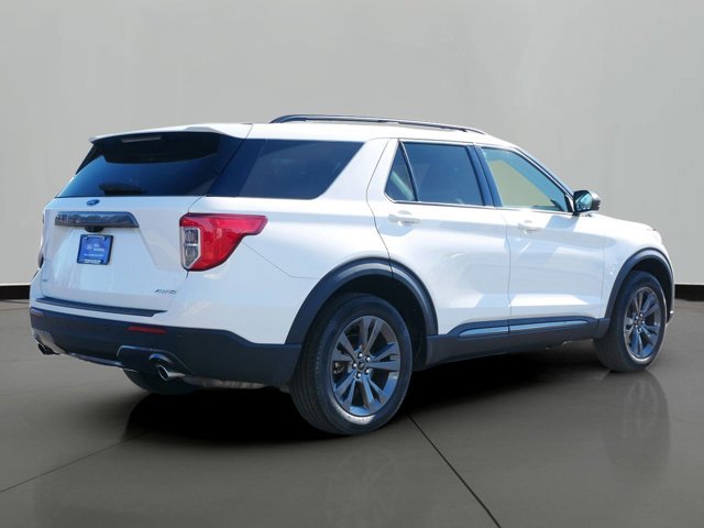 Certified 2023 Ford Explorer XLT w/ Equipment Group 202A AWD/4WD image 3