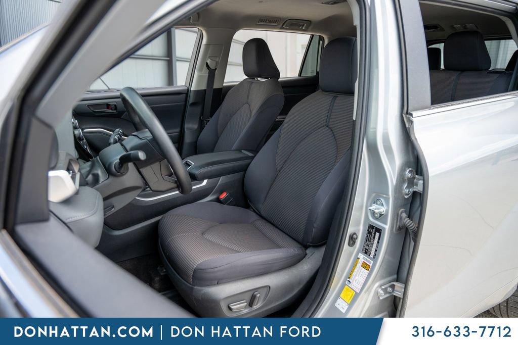 Used 2023 Toyota Highlander L FWD image 4