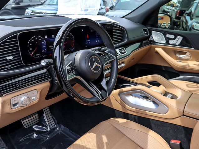 Used 2024 Mercedes-Benz GLS 580 4MATIC image 11