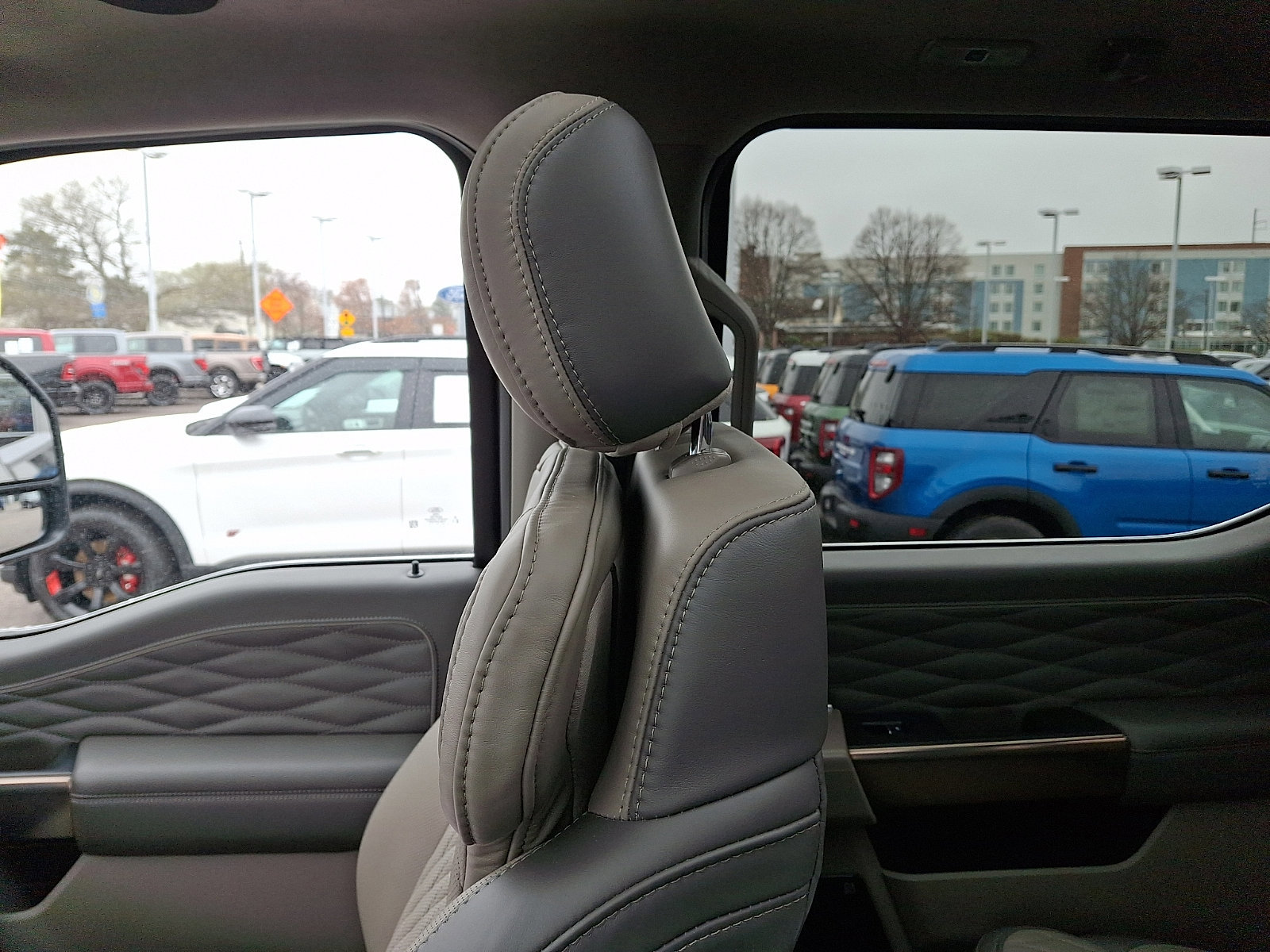 Certified 2025 Ford F350 Platinum w/ Platinum Plus Package image 16