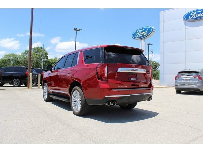 Used 2024 GMC Yukon Denali w/ Advanced Technology Package AWD/4WD image 3