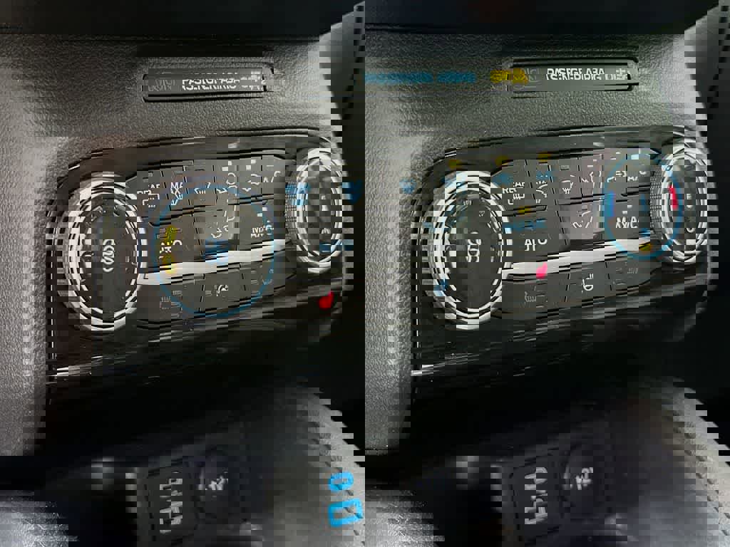 Certified 2022 Ford Escape SE w/ Cold Weather Package image 17