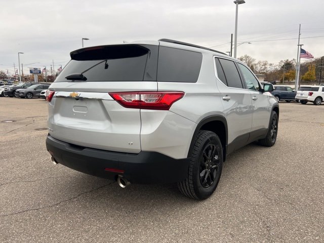 Used 2021 Chevrolet Traverse LT image 2