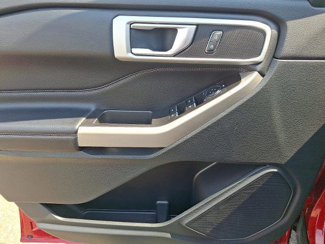 Certified 2022 Ford Explorer XLT w/ Equipment Group 202A image 12