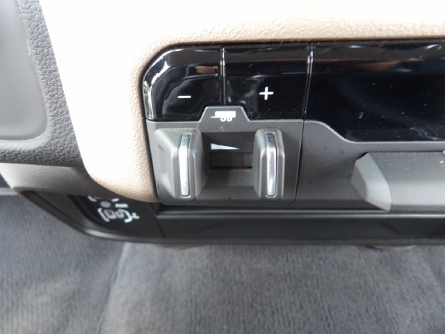 Used 2024 RAM 2500 Laramie w/ Safety Group AWD/4WD image 22