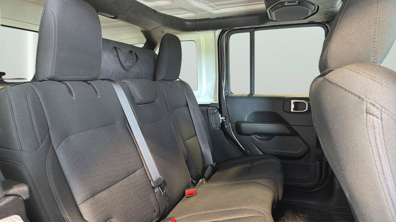 Used 2019 Jeep Wrangler Unlimited Sahara w/ Cold Weather Group AWD/4WD image 16