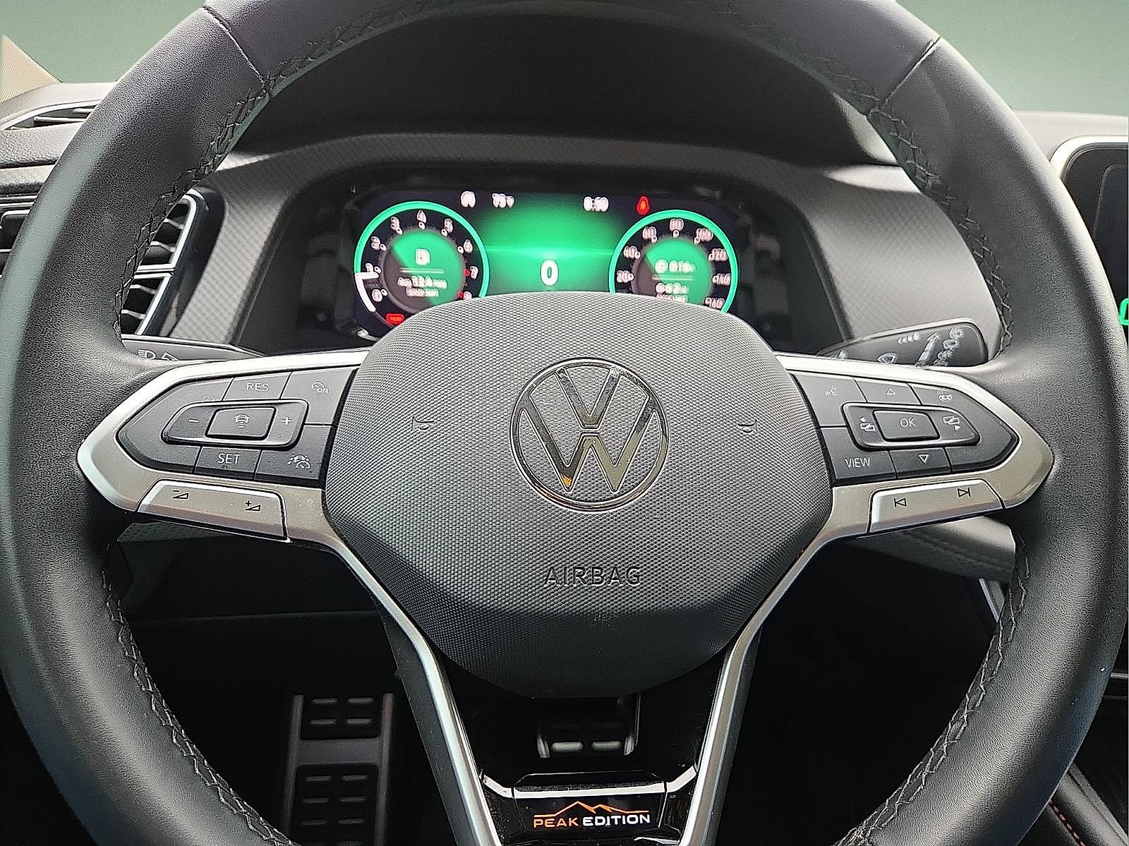 Used 2025 Volkswagen Atlas Peak Edition SE AWD/4WD image 24
