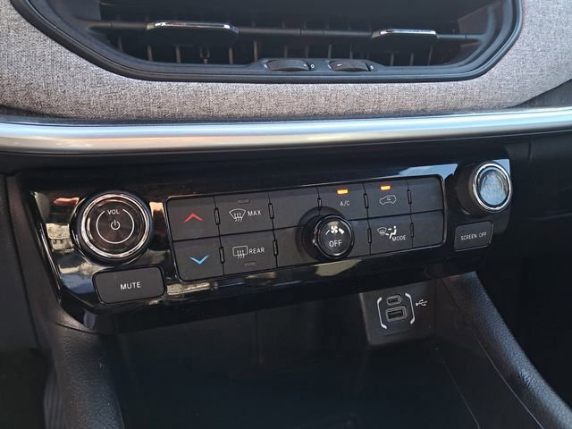 Used 2024 Jeep Compass Latitude image 29