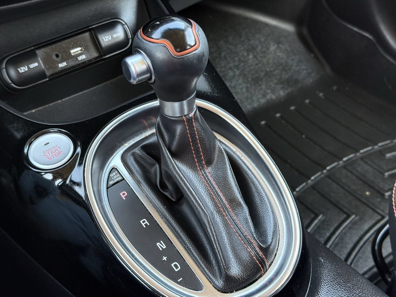 Used 2018 Kia Soul ! FWD image 20