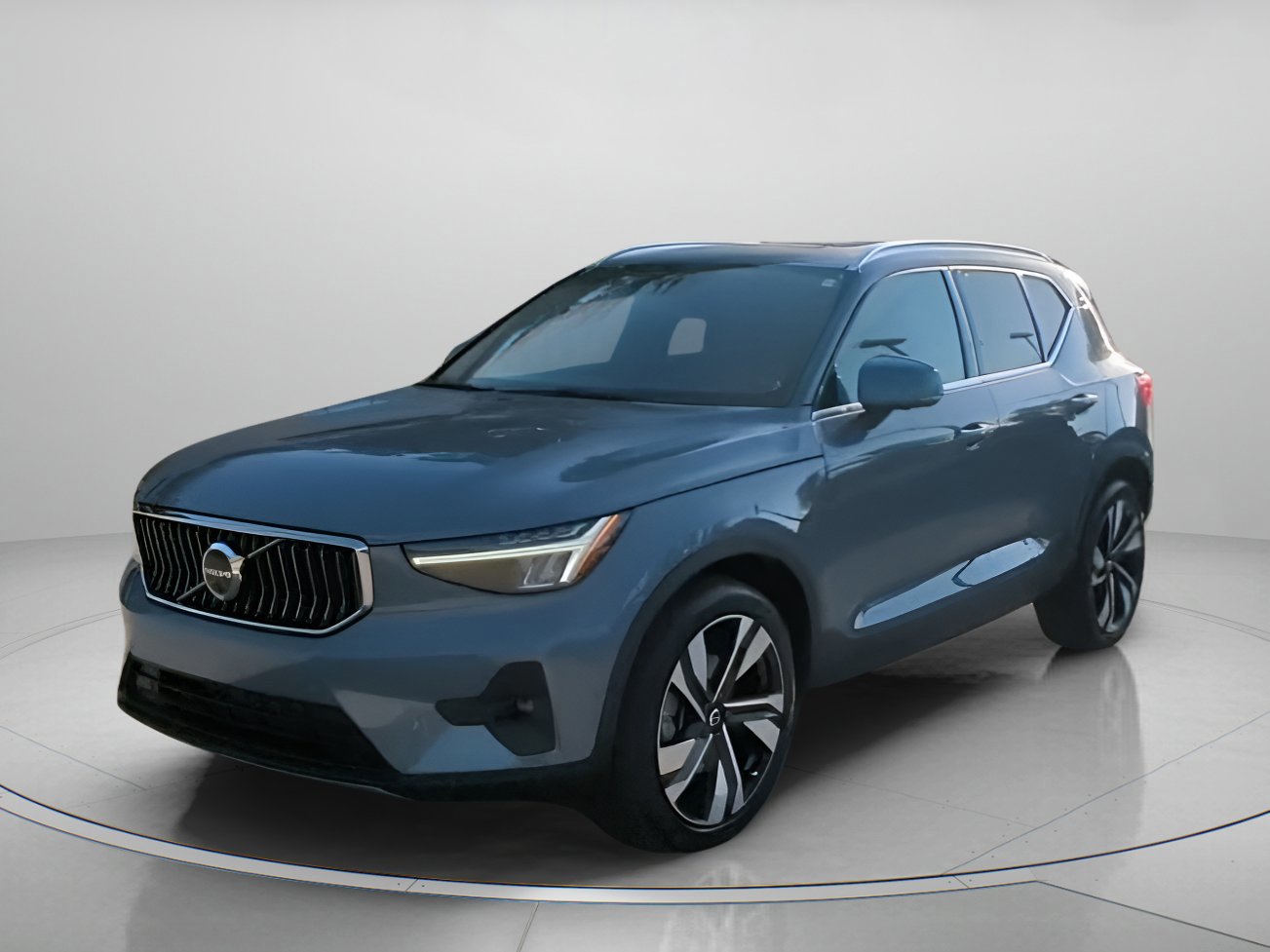 Used 2023 Volvo XC40 B5 Plus w/ Protection Package Premier image 4