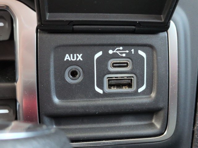 Used 2025 Jeep Gladiator Sport AWD/4WD image 21