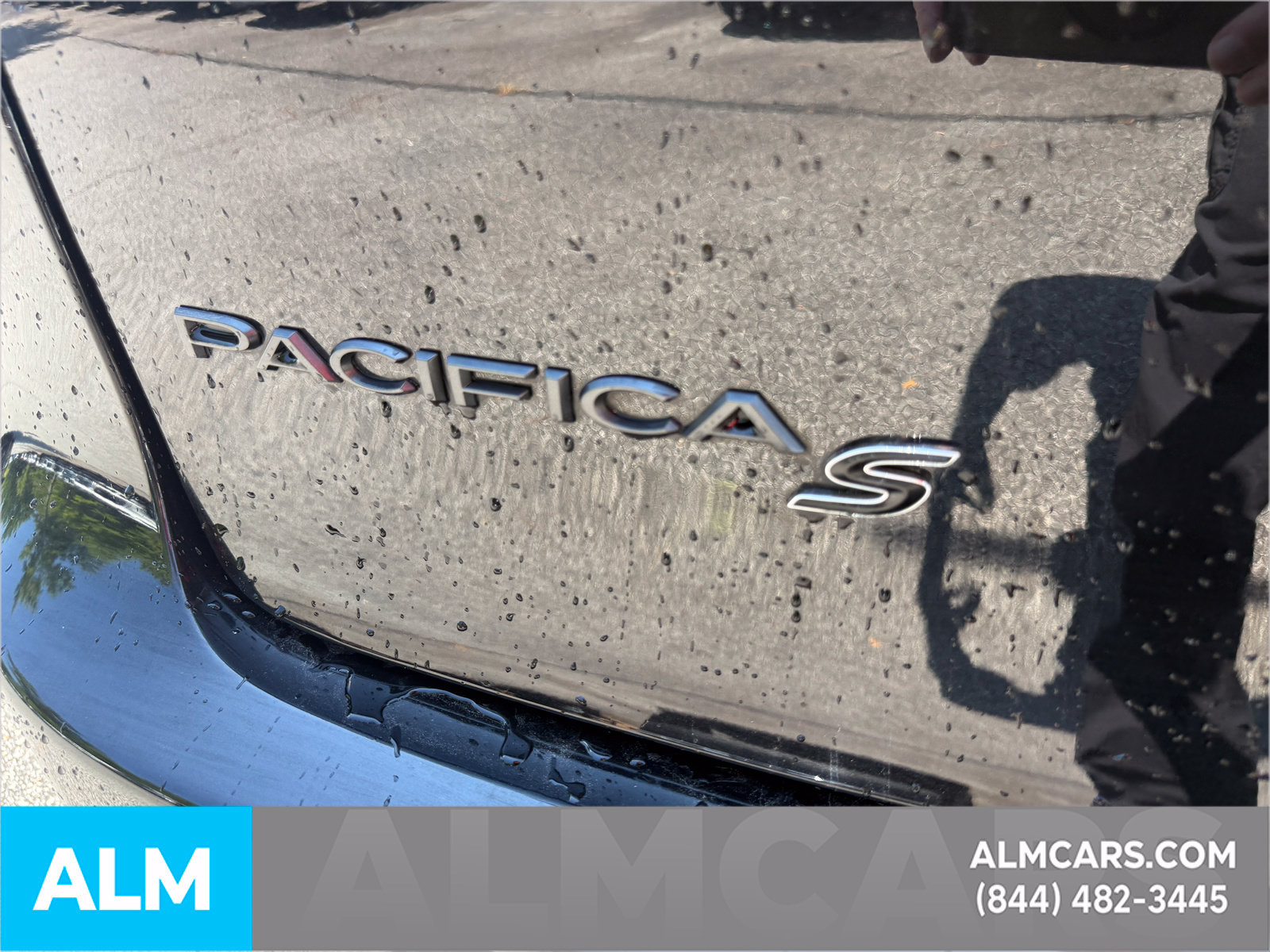 Used 2025 Chrysler Pacifica Limited FWD image 8