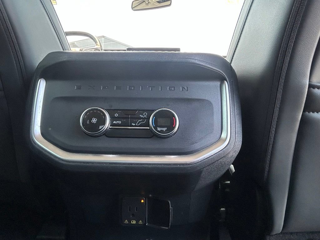 Certified 2025 Ford Expedition Active AWD/4WD image 28