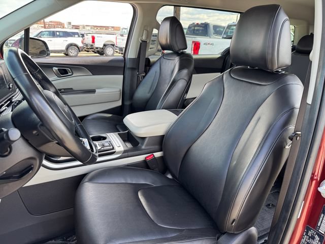 Used 2022 Kia Carnival LX FWD image 14