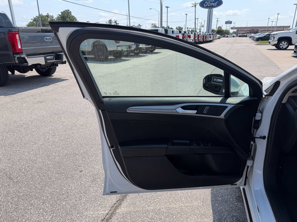 Certified 2020 Ford Fusion SE FWD image 11